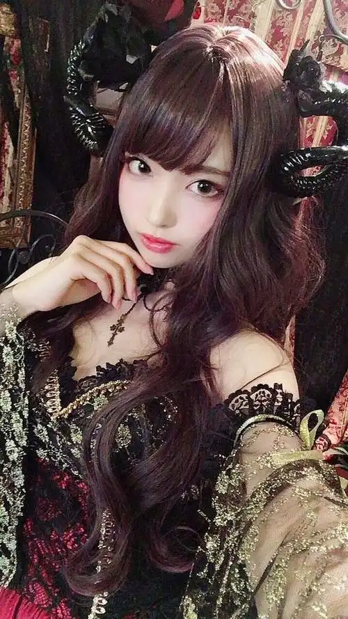 《隐婚总裁》封面